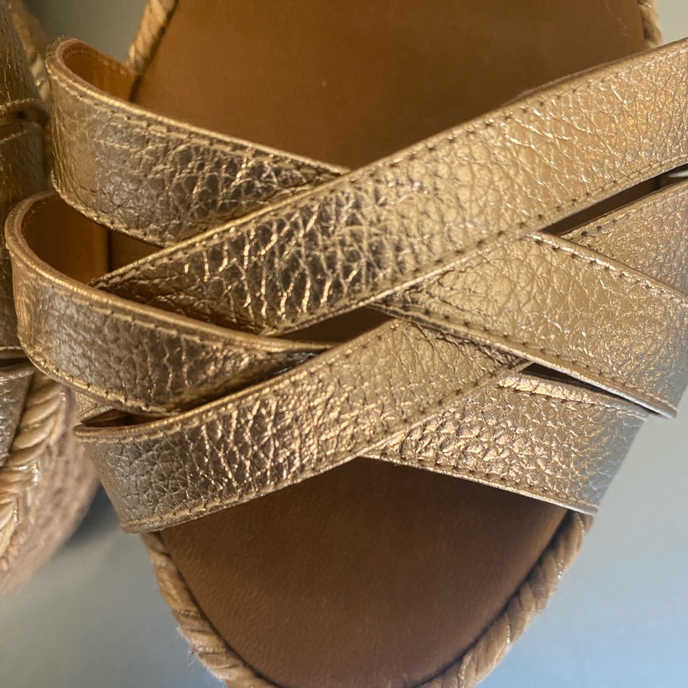 Nataly Mendez Elegant Gold Wedge Sandals.New store model - Picture 6 of 7